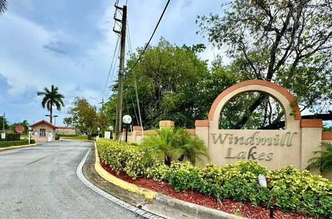 334 SW 86th Avenue Pembroke Pines FL 33025