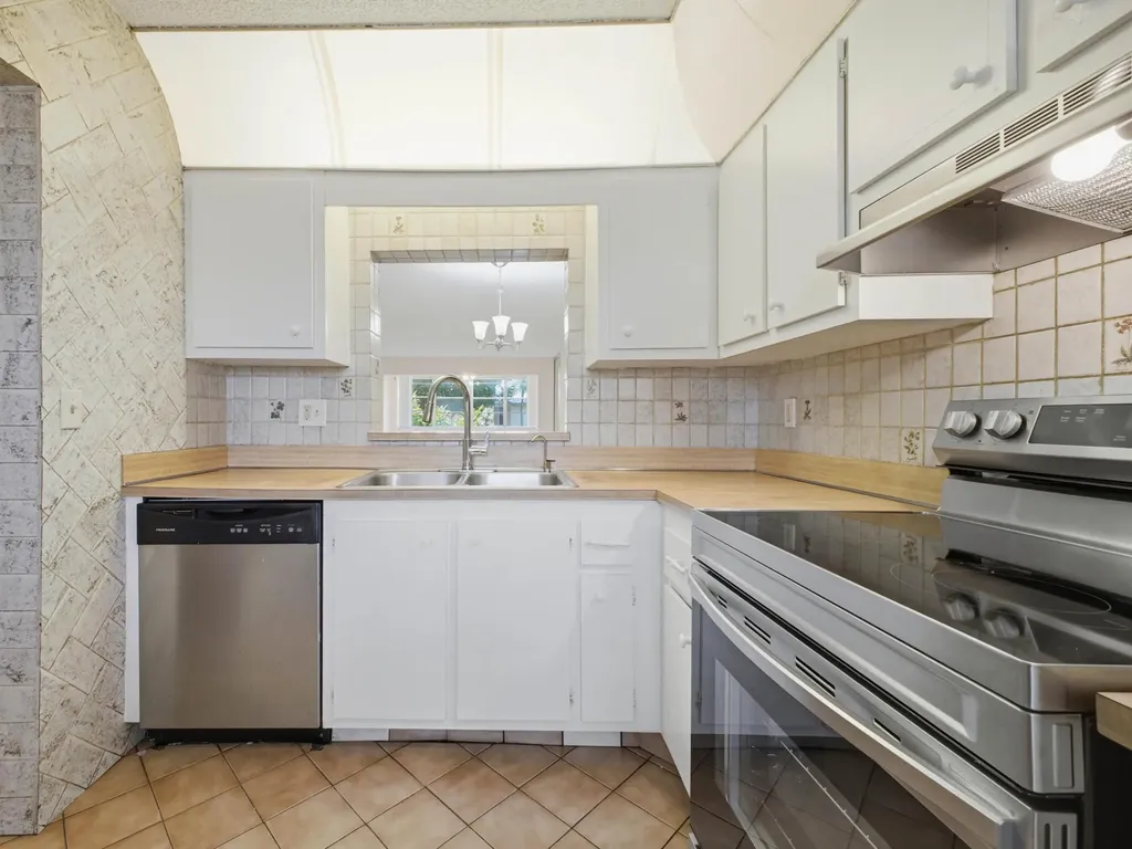 2960 SW 22nd Avenue Delray Beach FL 33445