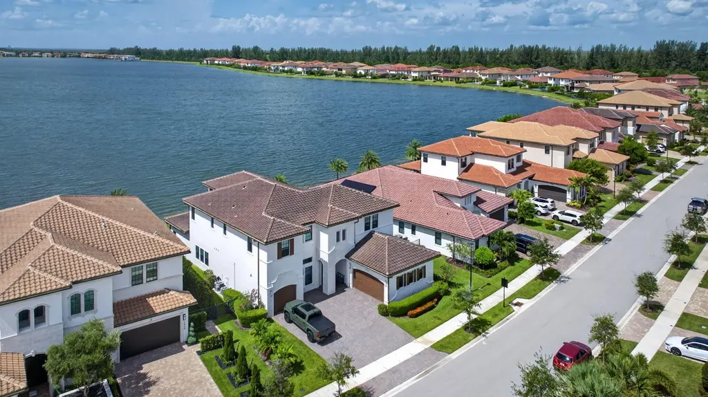 12450 N Parkland Bay Trail Parkland FL 33076