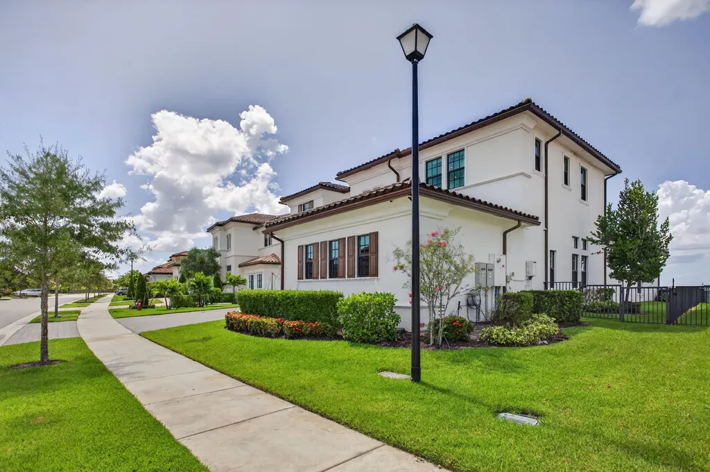12450 N Parkland Bay Trail Parkland FL 33076