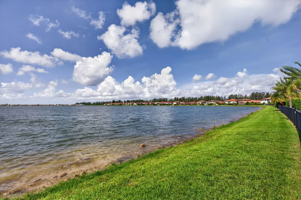 12450 N Parkland Bay Trail Parkland FL 33076