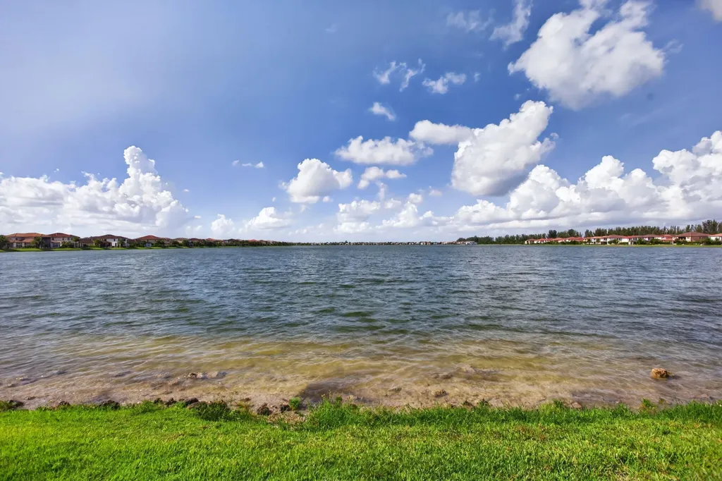 12450 N Parkland Bay Trail Parkland FL 33076