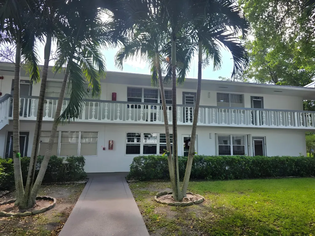 563 Durham T Circle Deerfield Beach FL 33442