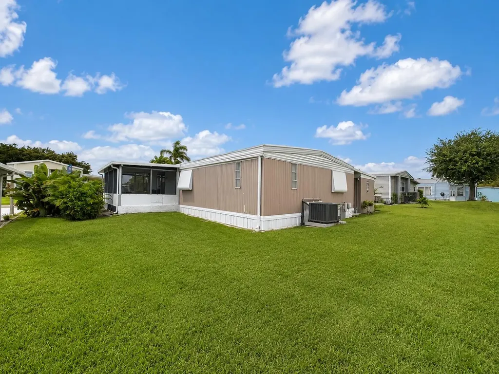656 Sun Ray Court Boynton Beach FL 33436