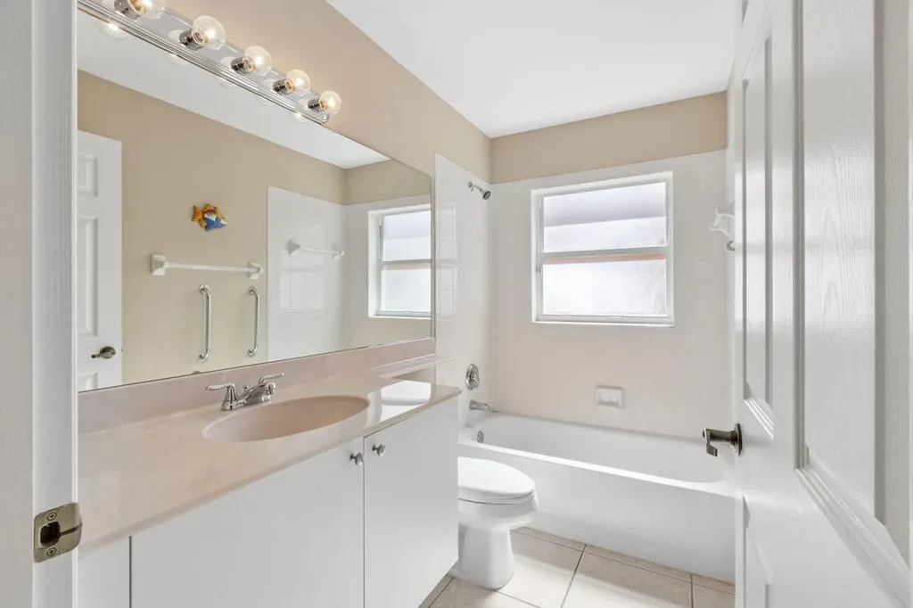 6833 Viale Elizabeth Delray Beach FL 33446