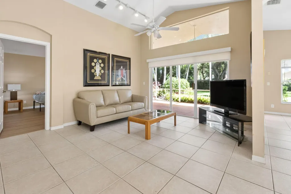 6833 Viale Elizabeth Delray Beach FL 33446