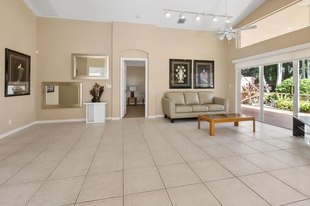 6833 Viale Elizabeth Delray Beach FL 33446