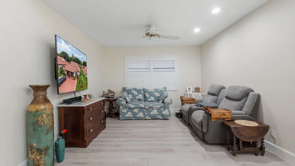 6353 Royal Manor Circle Delray Beach FL 33484