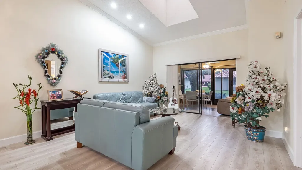 6353 Royal Manor Circle Delray Beach FL 33484