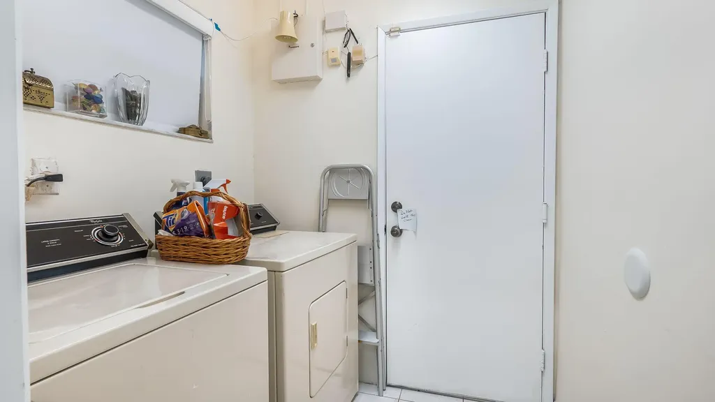 6353 Royal Manor Circle Delray Beach FL 33484