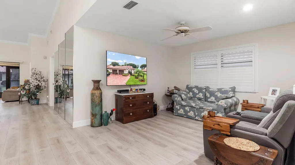 6353 Royal Manor Circle Delray Beach FL 33484