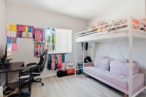 1702 SW 81st Terrace North Lauderdale FL 33068