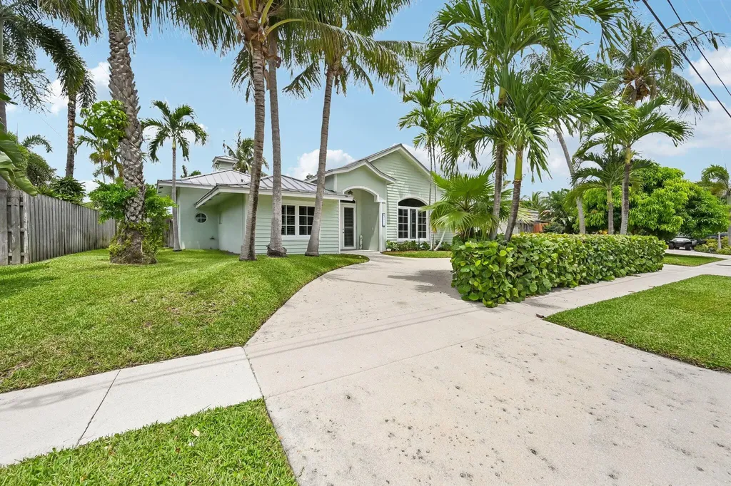 4911 NE 25th Avenue Lighthouse Point FL 33064