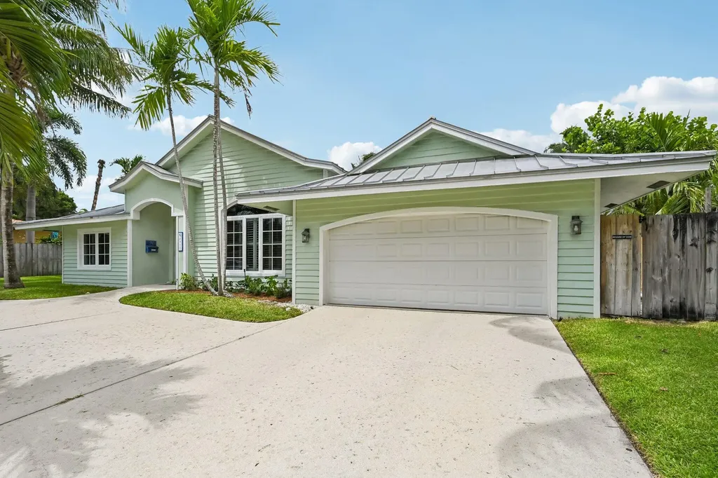 4911 NE 25th Avenue Lighthouse Point FL 33064