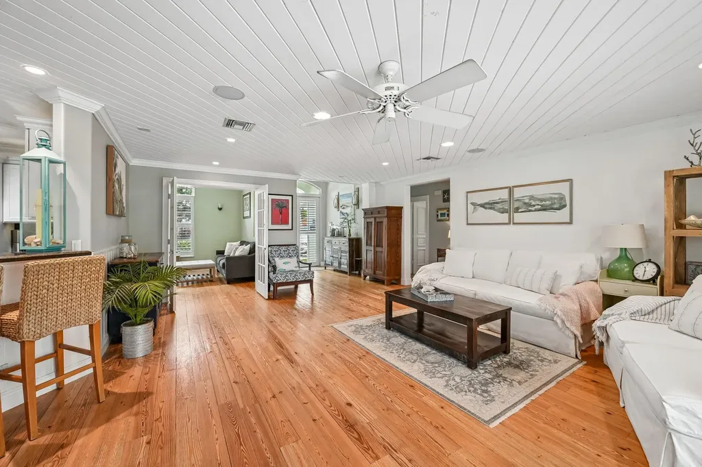 4911 NE 25th Avenue Lighthouse Point FL 33064