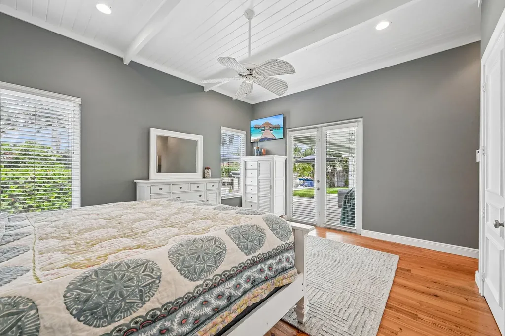 4911 NE 25th Avenue Lighthouse Point FL 33064