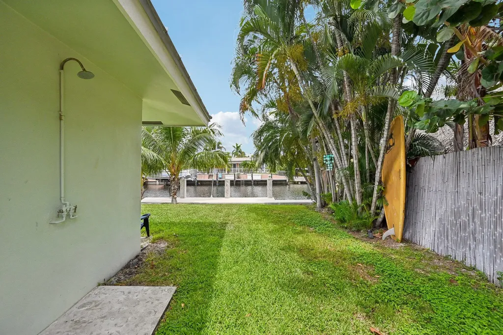 4911 NE 25th Avenue Lighthouse Point FL 33064