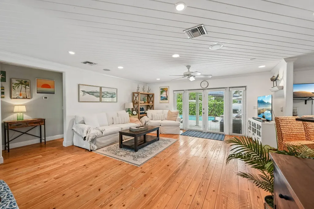 4911 NE 25th Avenue Lighthouse Point FL 33064