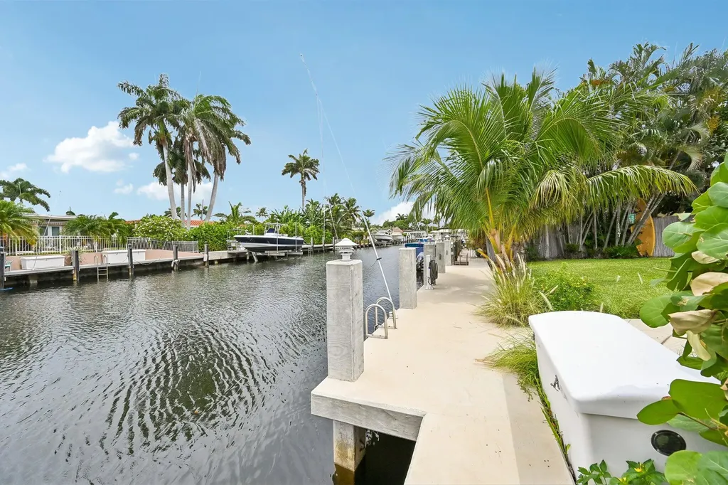 4911 NE 25th Avenue Lighthouse Point FL 33064