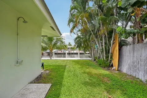 4911 NE 25th Avenue Lighthouse Point FL 33064