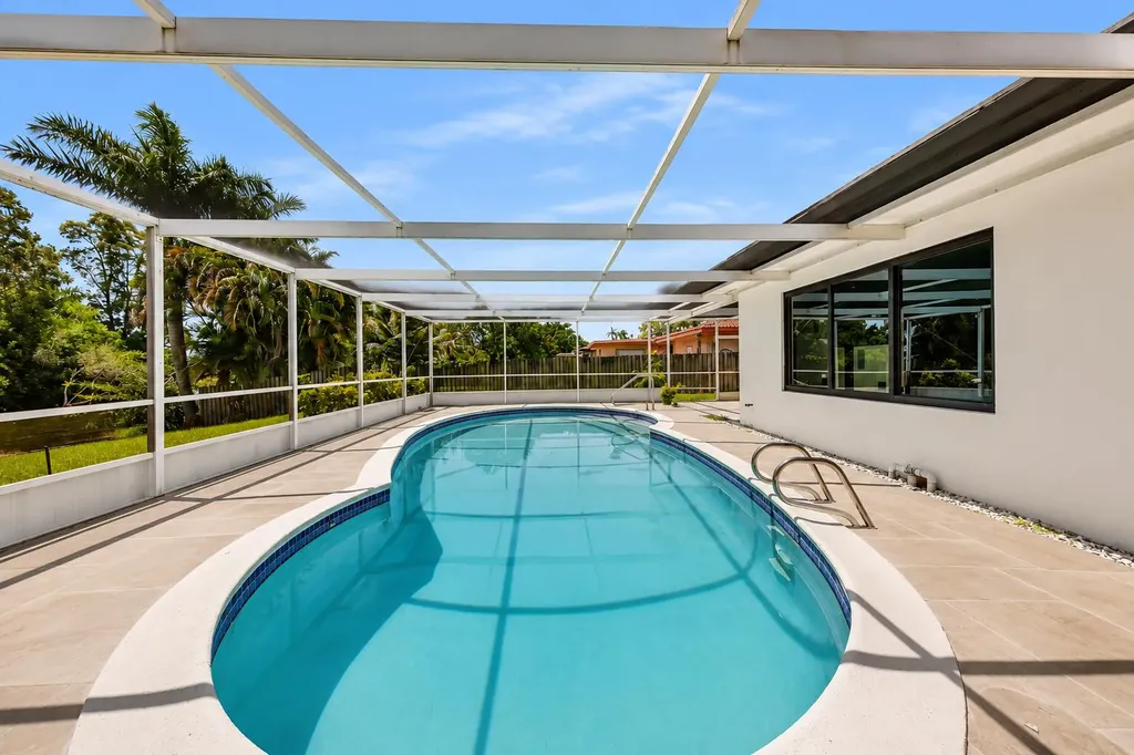 127 Calle Largo Drive Hollywood FL 33021