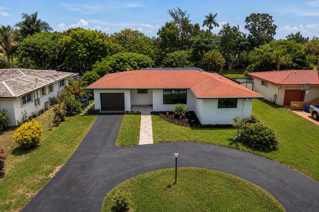 127 Calle Largo Drive Hollywood FL 33021