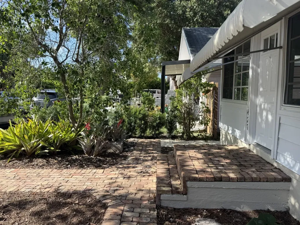 427 N J Street Lake Worth Beach FL 33460