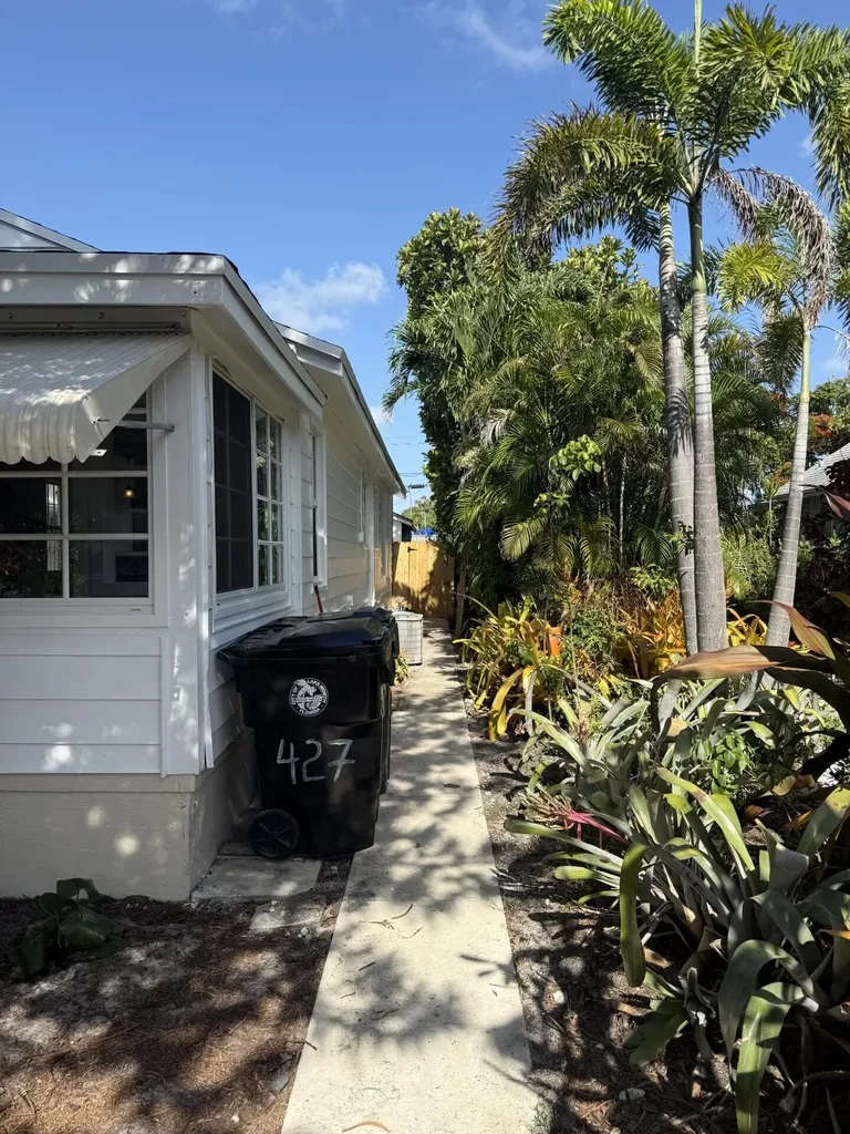 427 N J Street Lake Worth Beach FL 33460