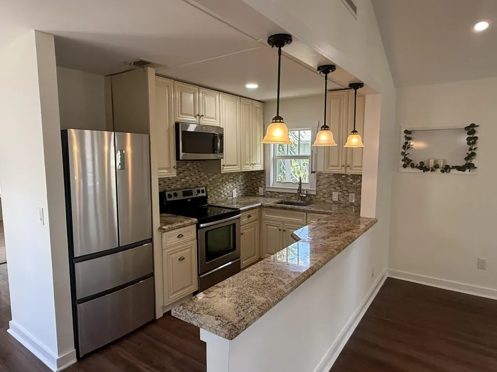 427 N J Street Lake Worth Beach FL 33460