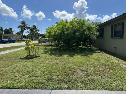 400 NW 184th Terrace Miami FL 33169