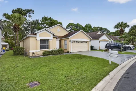 120 Paddock Lane Greenacres FL 33413