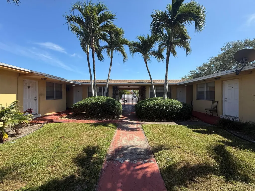 2915 Jackson Street Hollywood FL 33020