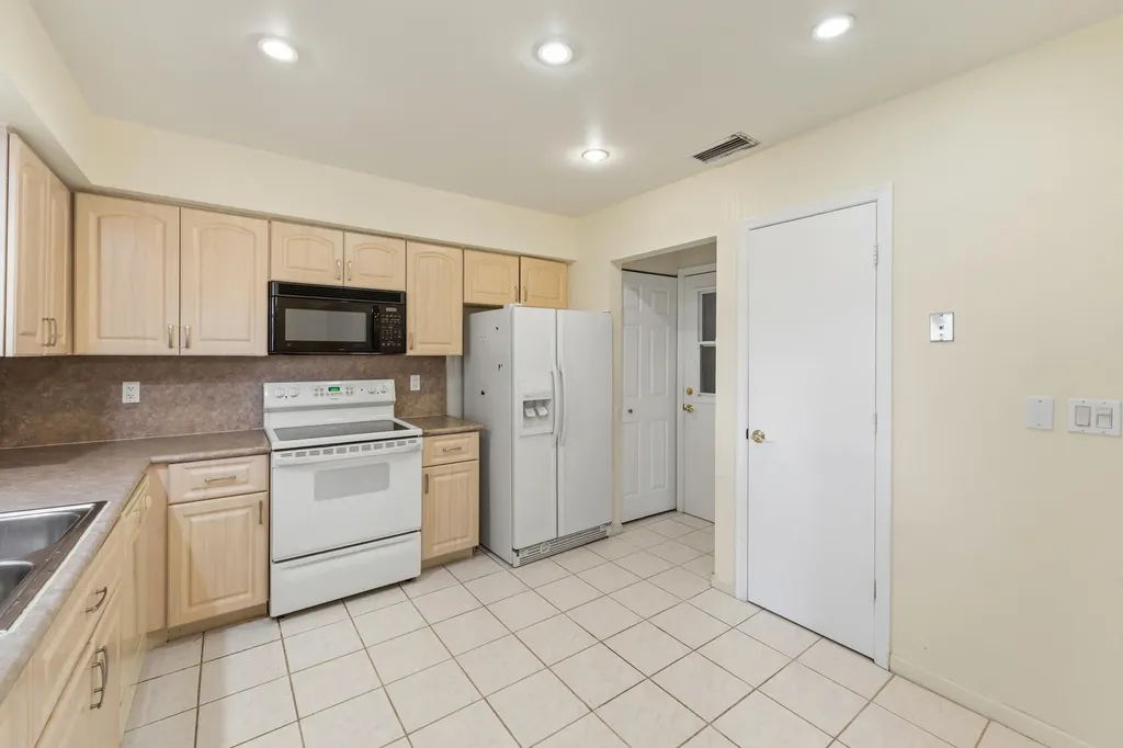 4675 Robinwood Circle Boynton Beach FL 33436