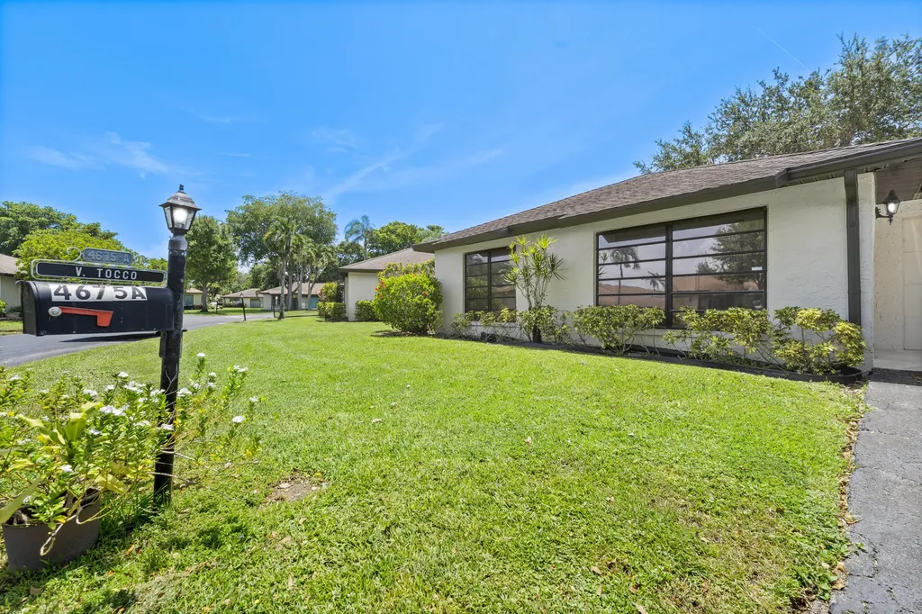 4675 Robinwood Circle Boynton Beach FL 33436