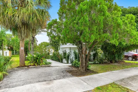107 SW 4th Avenue Delray Beach FL 33444