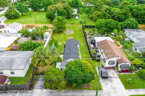 107 SW 4th Avenue Delray Beach FL 33444