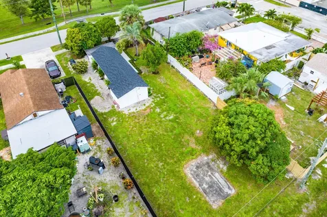 107 SW 4th Avenue Delray Beach FL 33444