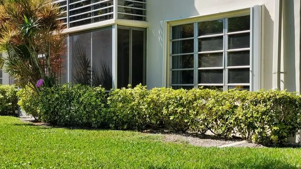 3800 Oaks Clubhouse Drive Pompano Beach FL 33069