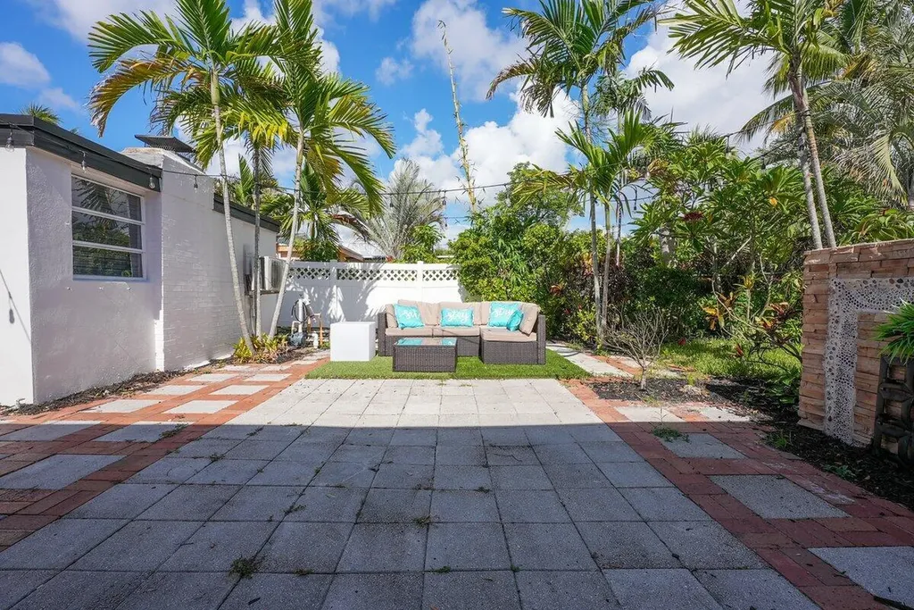 254 SW 6th Street Dania Beach FL 33004
