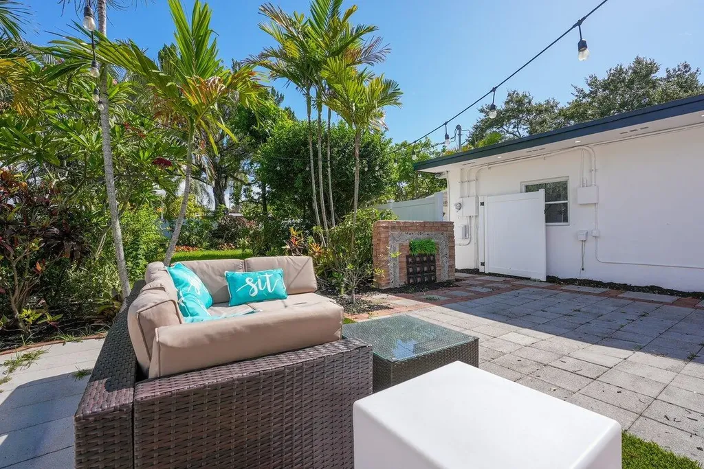 254 SW 6th Street Dania Beach FL 33004