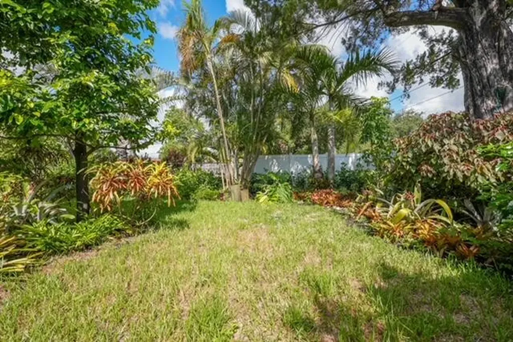 254 SW 6th Street Dania Beach FL 33004