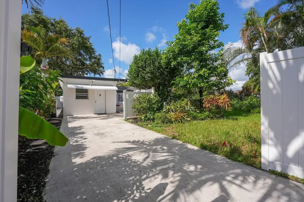 254 SW 6th Street Dania Beach FL 33004