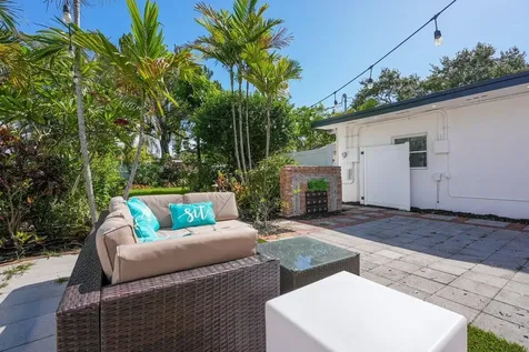 254 SW 6th Street Dania Beach FL 33004