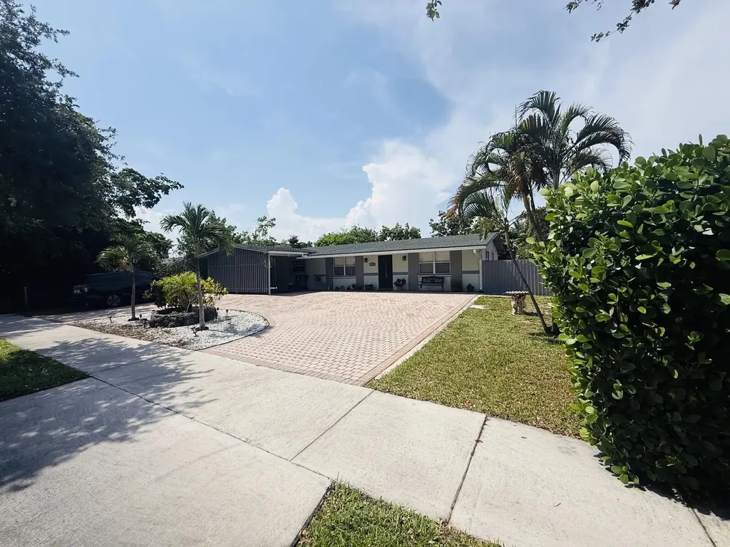 3335 10th Avenue N Palm Springs FL 33461