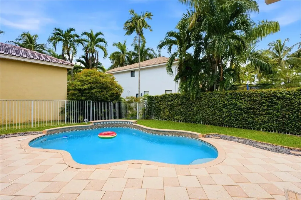 2458 Greenbrier Court Weston FL 33327