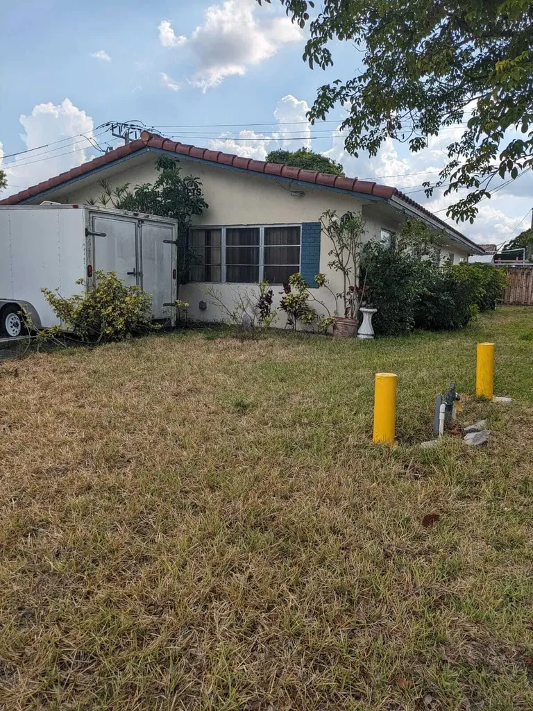 4000 NW Woodside Drive Coral Springs FL 33065
