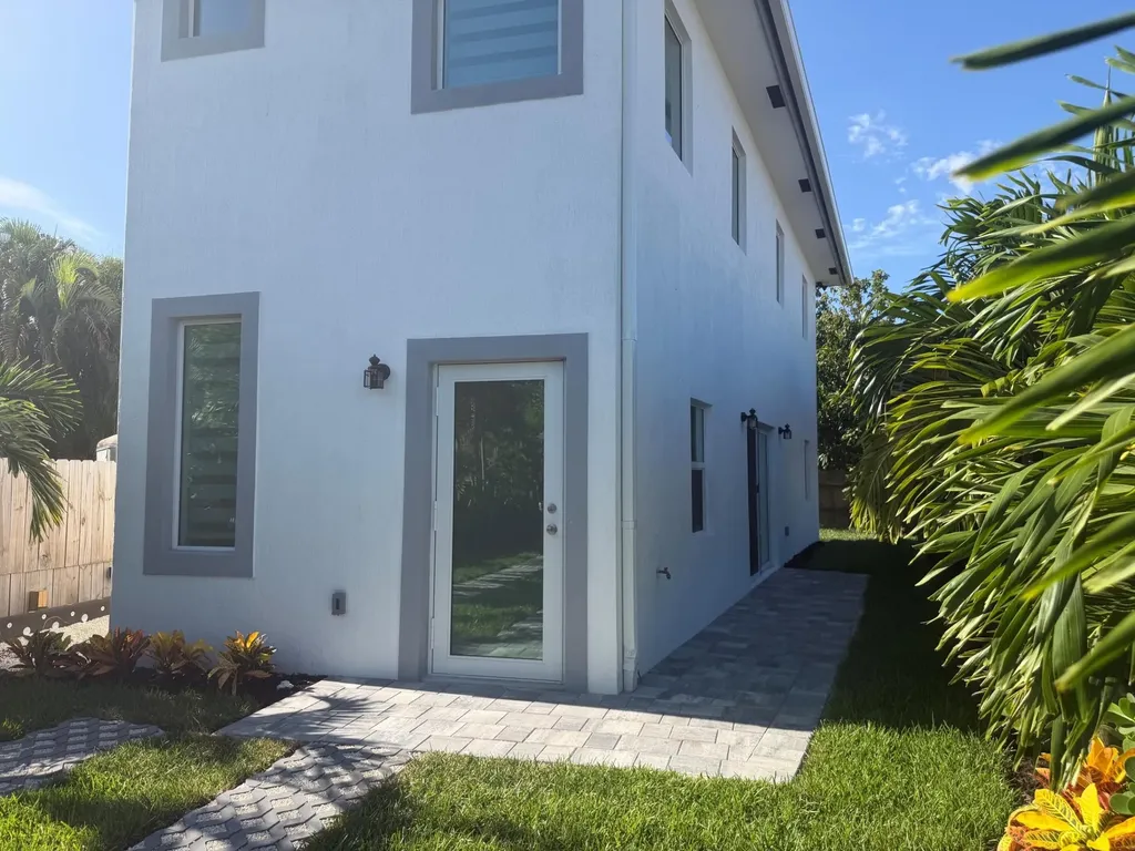 501 El Prado West Palm Beach FL 33405
