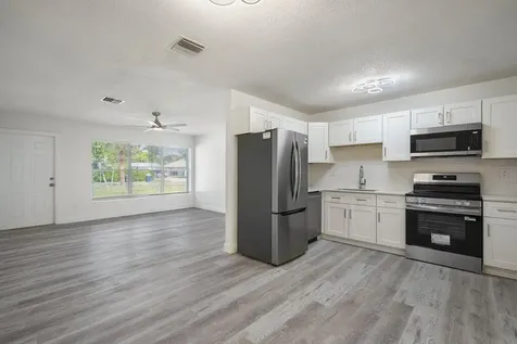 911 SE Dolphin Drive Stuart FL 34996