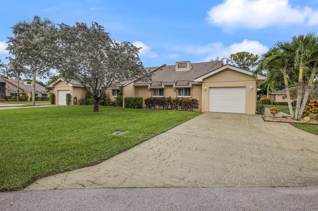 6845 Fountains Circle Lake Worth FL 33467