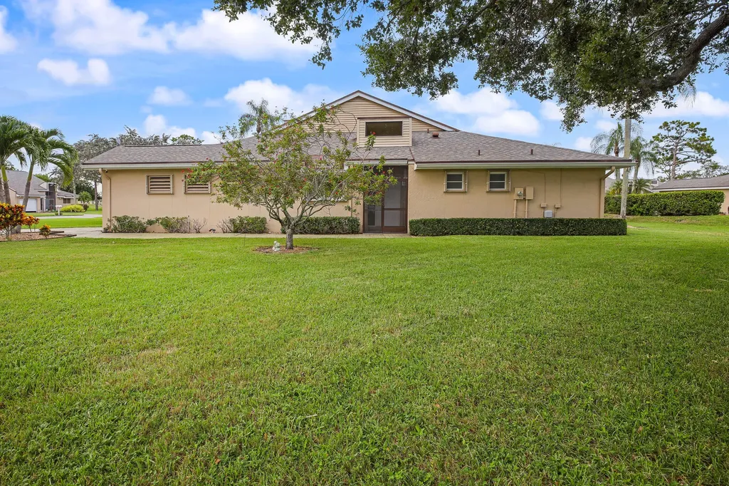 6845 Fountains Circle Lake Worth FL 33467